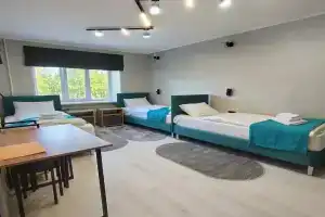 Atom 51 Hostel, Polyarnyye Zori