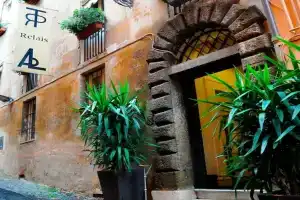 Maison Palazzo Taverna, Rome