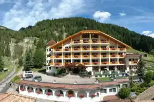 Hotel Cesa Tyrol, Canazei