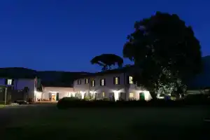 Ai Santinelli, Lucca