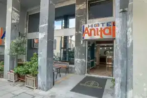 Anita Hotel, Piraeus