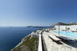 Caldera's Dolphin Suites, Megalokhori