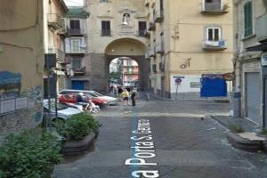 Monolocale, Naples