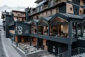 Hotel Ravelli, Mezzana