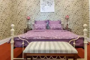 Ptitsy i pchely Hotel, Sosenki