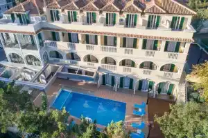 Denise Beach Hotel Apartments, Laganas