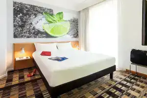 Ibis Styles Napoli Garibaldi Hotel, Naples