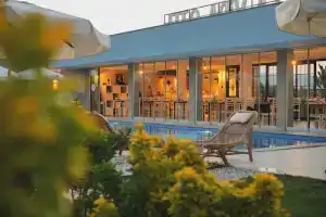 La Vida Otel, Urla