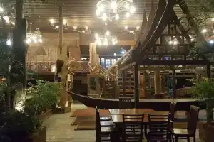 Ruean Mai Chai Khlong, xamphwa
