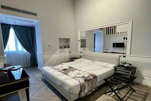 Relais Piazza Vittoria, Naples