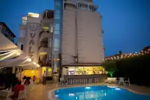 Hotel Valz, Velipoje