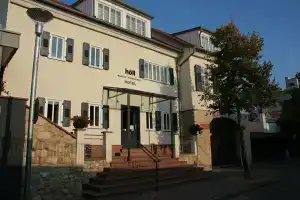 Höll am Main, Russelsheim