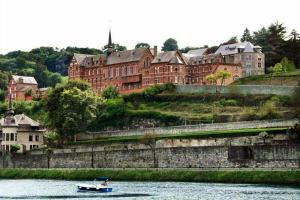 Infiniti Resorts, Dinant