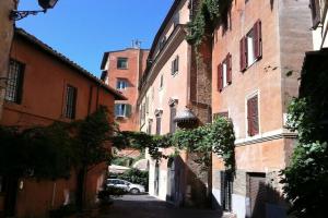Domus Tiberina, Rome
