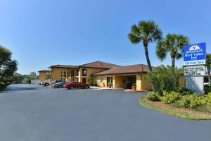 Ocean Village Club D15 New 2 Bedroom Condo by RedAwning, Saint Augustine Beach