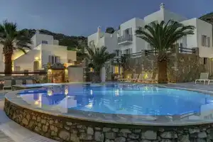 Maki's Place, Tourlos