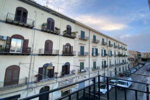 55 Aira, Palermo