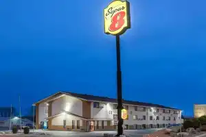 Super 8 Bismarck, Bismarck