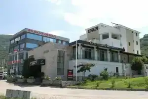 Opera Na Plyazhe Yaz Budva Hotel, Budva