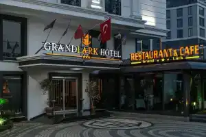 Grand Lark Otel, Istanbul