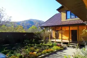 Chetyire Sezona Guest house, Kamennomostsky