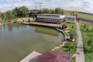 Ostrov Rybolovnaya Usadyba Recreation Center, Ostrov