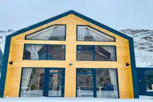 Like Village Elbrus, Tegenekli