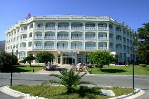 DENIZKIZI & DENIZKIZI ROYAL SEAFRONT Resort & Restaurant & Beach Club, Kyrenia