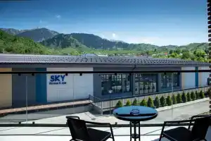 Hotel Be Fine, Besqaynar