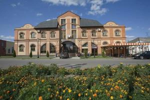 Postoyaly Dvor Grinn, Svoboda