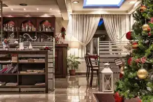 Avra Hotel, Perea