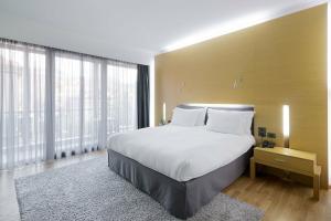 Life Gallery Hotel, Corce