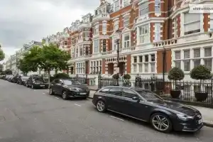 London Court Hotel, London