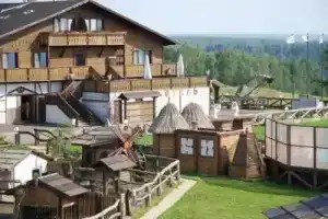 Hotel Rancho, Yakhroma