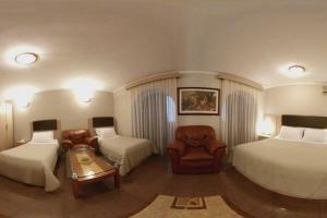 Freddy's Hotel, Tirana