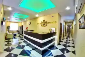 Rich House Living Quarters, Gelendzik