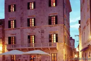 SUNce Palace Apartments with free offsite parking, Dubrovnik