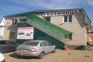 Uyut Hotel, Debyosy