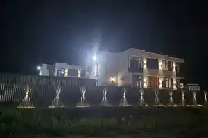 Dom s basseynom Hotel, Dzhubga