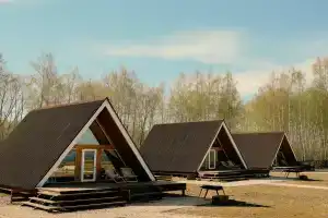 Volna Camp, Luneva