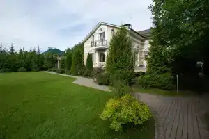 y Osen zhizni Tourist base, Petrovskoye