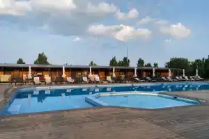 Salyut Hotel, Dolzhanskaya