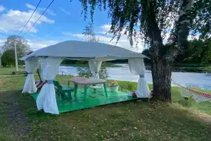 Kalinin Dvor Hotel, Haryonki