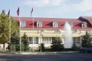 Optimist Hotel, Aksay