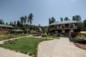 Kumutkan Hotel, Maksimikha