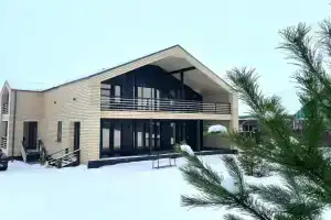 Islandiya Hotel, Gostilitsy