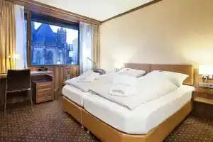 Living Hotel Düsseldorf, Dusseldorf