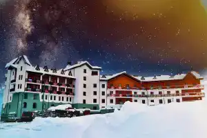 Riders Lodge Hotel, Estosadok