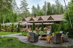 Tsarstvo-Korolevstvo Hotel, Roshchino