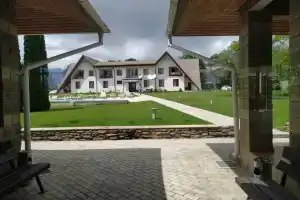 Dolinka Hotel, Kara-Oy